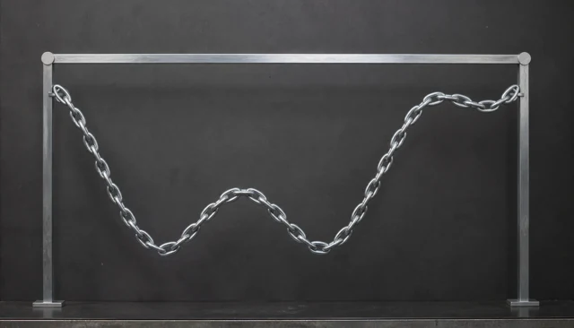 Illustrative initial scene for Hanging-chain equilibrium